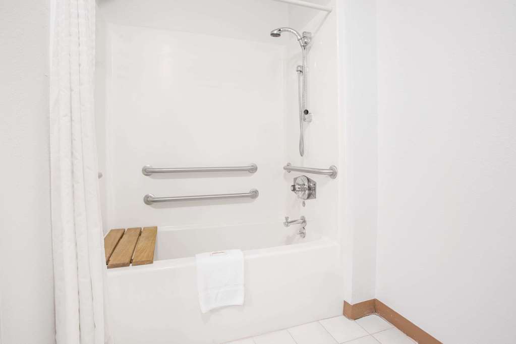Super 8 by Wyndham Independence IA - photo 6