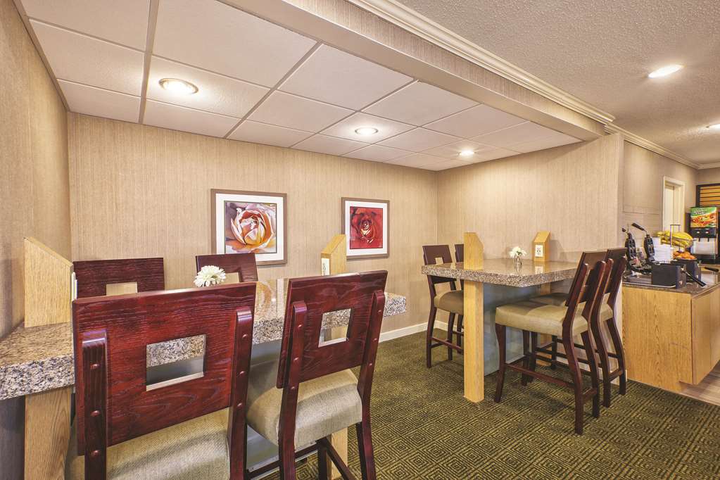 La Quinta Inn by Wyndham Toledo Perrysburg - photo 32