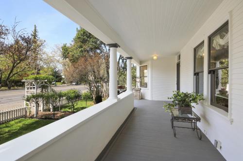 Sonoma Victorian In Heart Of Sonoma in Sonoma, United States