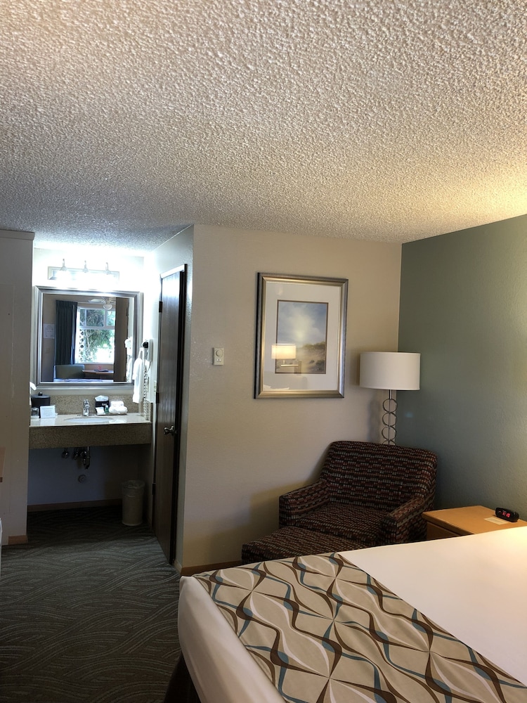 Super 8 by Wyndham Florence OR - photo 7