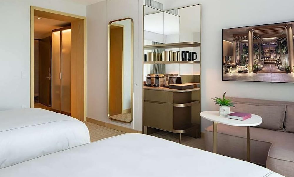 Fairmont Century Plaza Gold Experience - photo 13