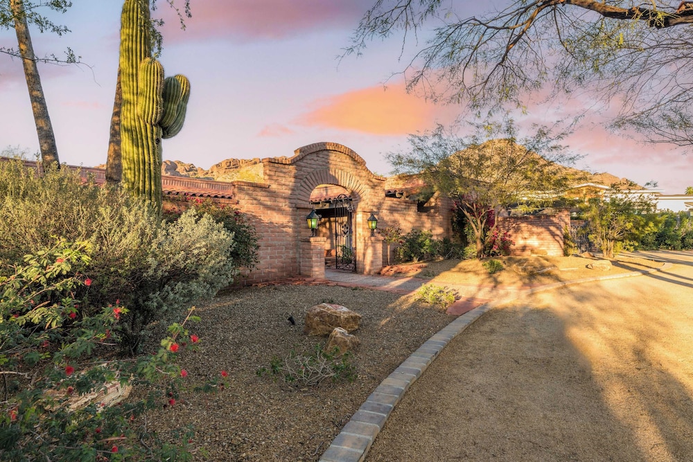 Charming 5BDR Hacienda w Pool Fire Pit Billiards La Casona by AvantStay - photo 50