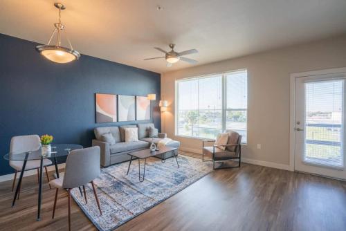 Stylish 1BD Balcony Pool Gym W D Sleeps 4 — 4-Star Luxury Hotel in Tempe, United States