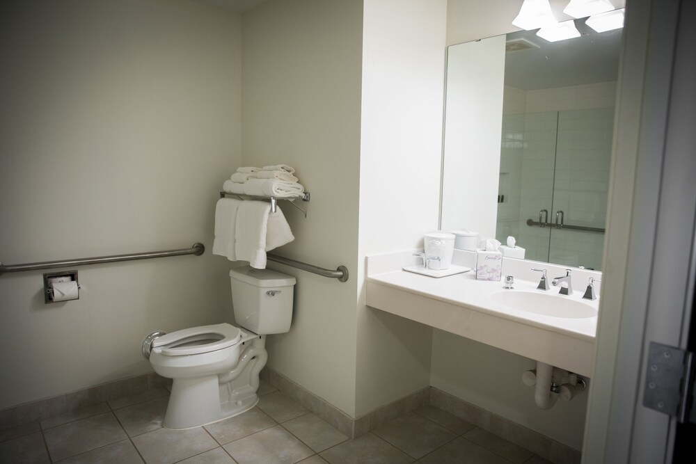 Bay Pointe Inn - photo 24