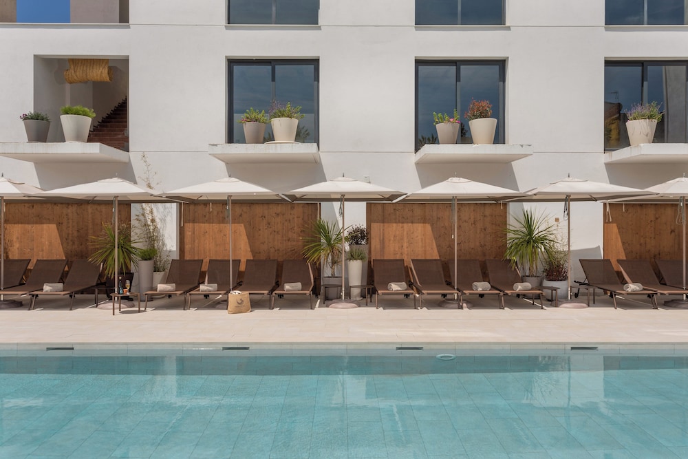 Marconia Boutique Residence — 4-Star Luxury Hotel in Torroella De Montgri, Spain
