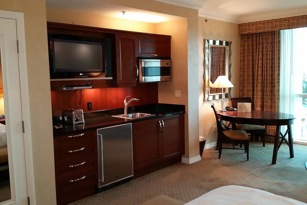 888 Two Bedroom Balcony Suite at Signature Condo Hotel - photo 18