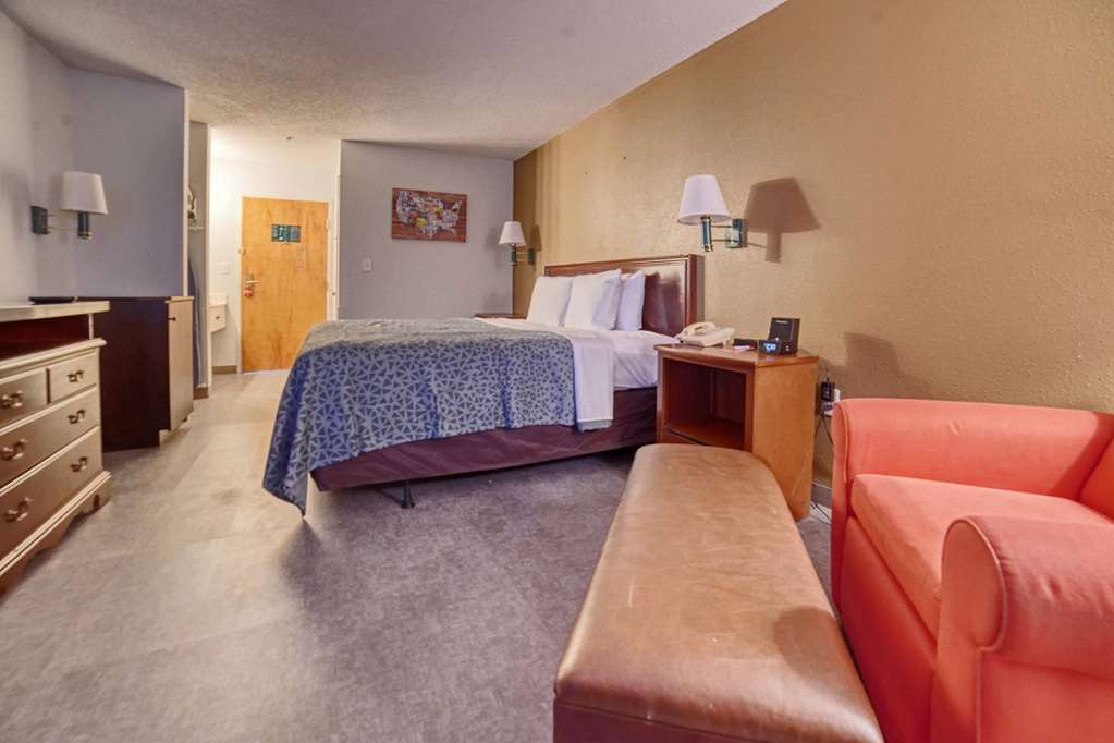 Econo Lodge Raleigh near Walnut Creek Amphitheatre - photo 29