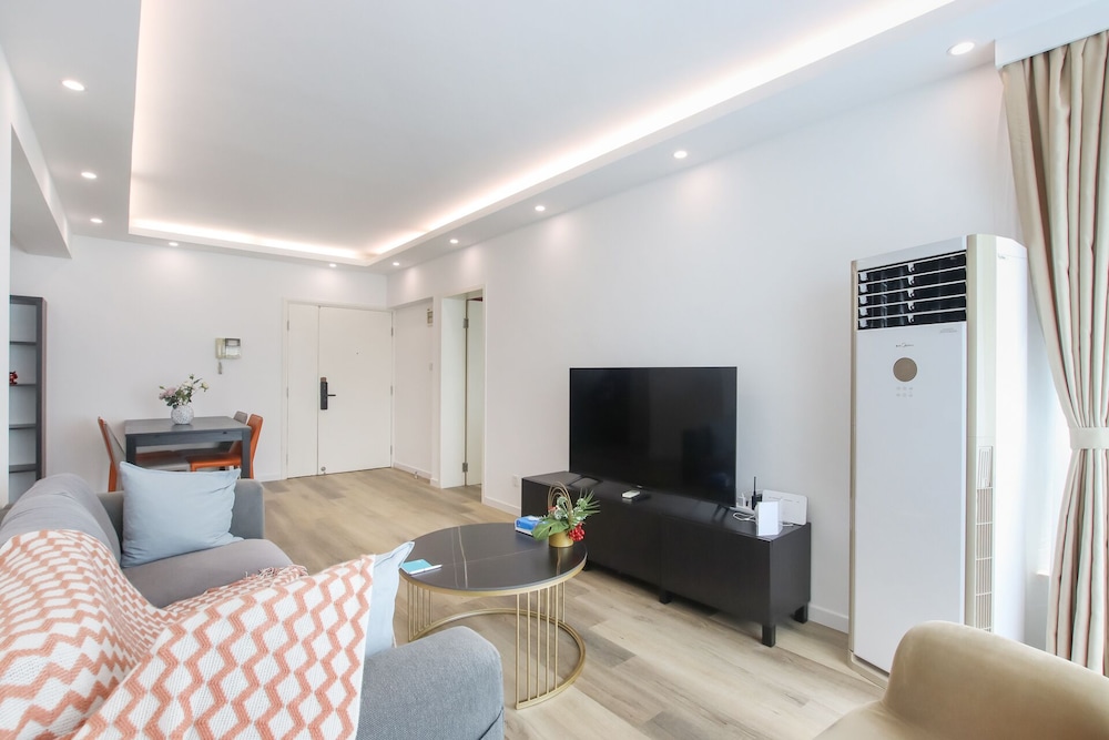 Tyms 2BR Apt Near ITC Xujiahui Line1 11 — 4-Star Luxury Hotel in Shanghai, People's Republic of China