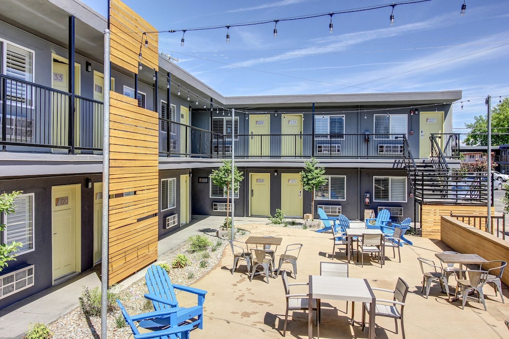 Americana Modern Hotel - photo 41