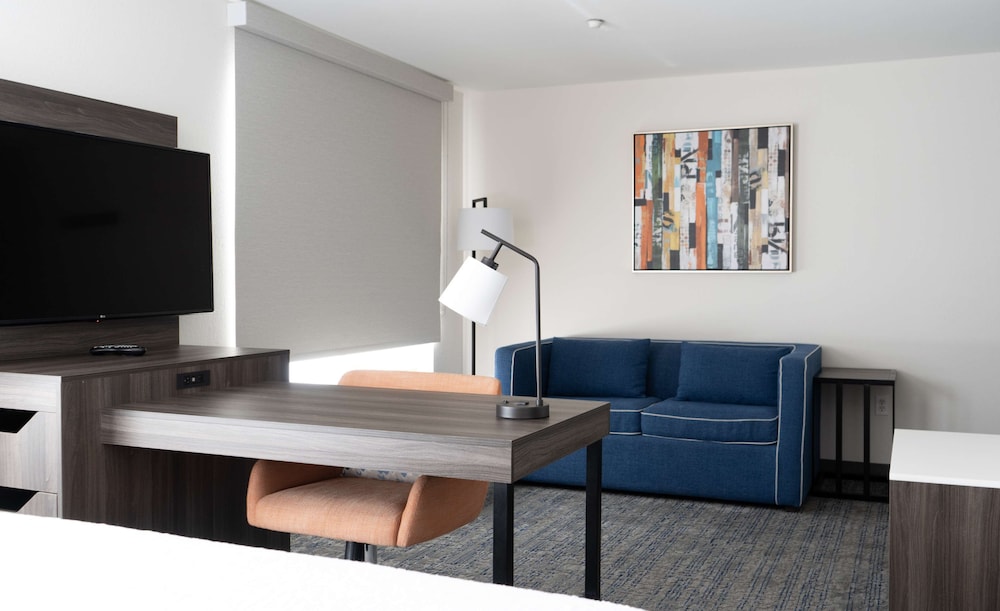 Hampton Inn & Suites Seal Beach - photo 6