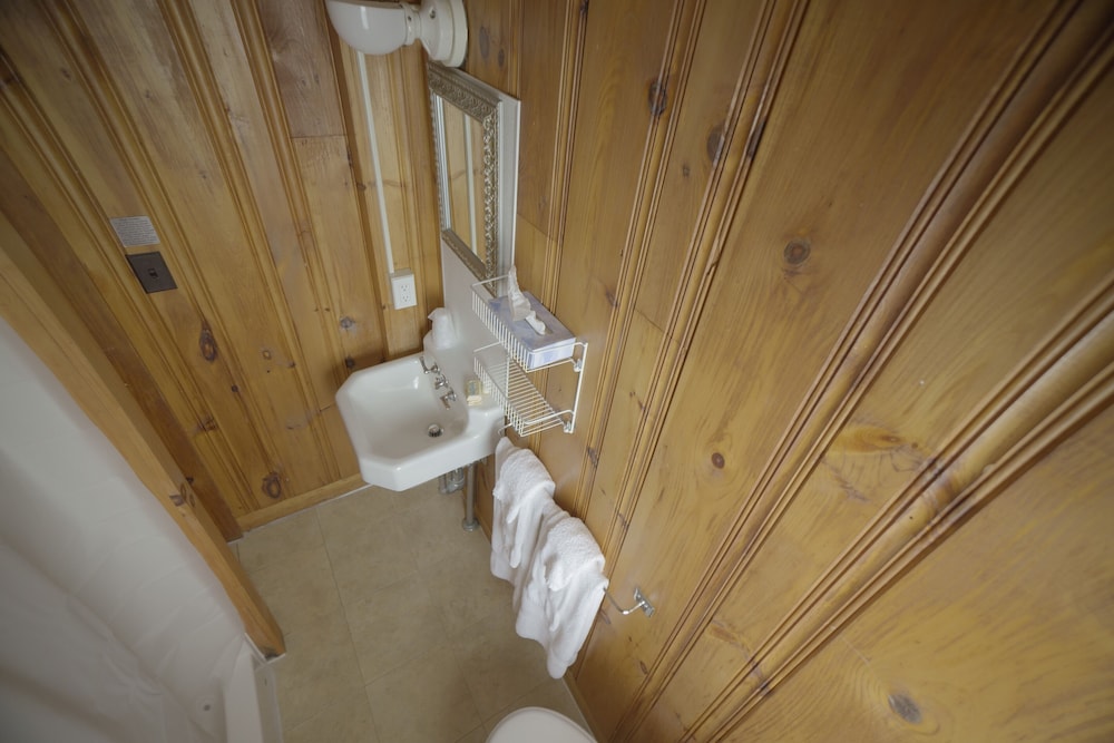 Betty Doon Hotel - photo 9
