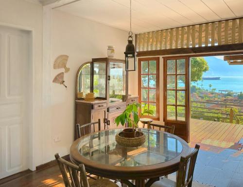Casas D Água Doce Casa da Árvore — 4-Star Luxury Hotel in Ilhabela, Brasil