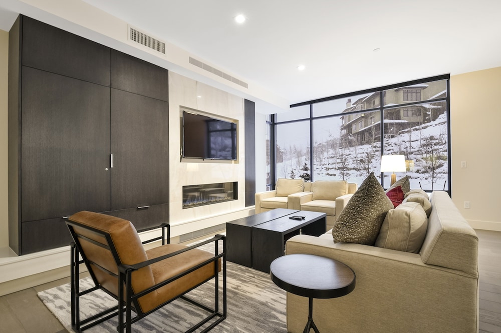 3BR Residence in Canyons Village Ski in ski out by RedAwning — 4-Star Luxury Hotel in Bridgeport, United States