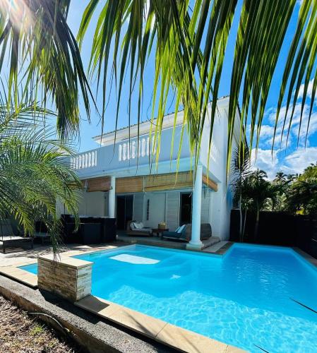 Villa Mahé 8 personnes avec piscine et vue mer — 4-Star Luxury Hotel in Saint-Paul, Réunion