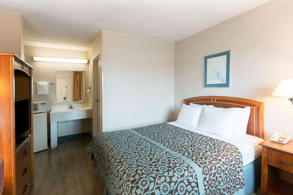 Days Inn by Wyndham Richmond - photo 9