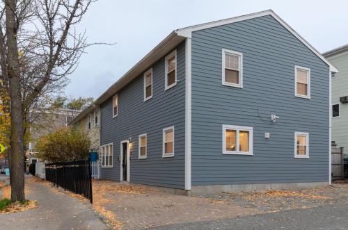 Private Home Near Kendall Sq — 4-Star Luxury Hotel in Cambridge, United States