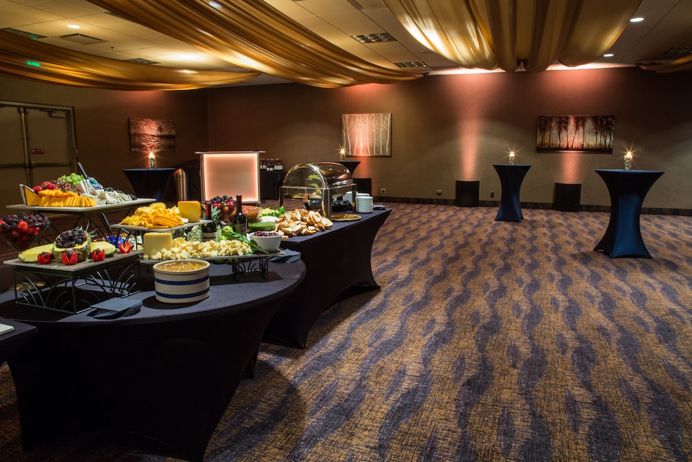 Holiday Inn Downtown Mercy Area by IHG - photo 27