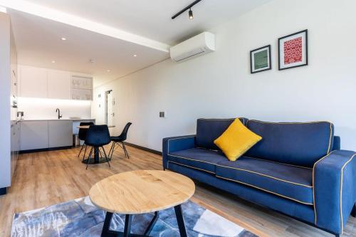 402 Marvol On Hall