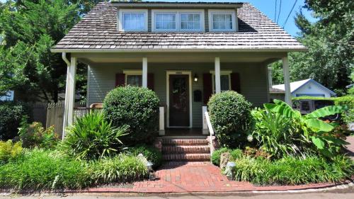 Page Turner in Cape May, United States