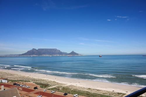 Portico 1006 Beachfront Apartment with Panoramic Views