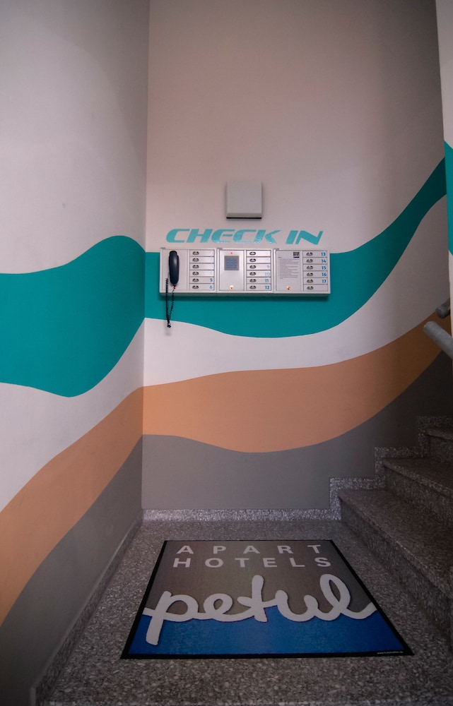 Check-in/check-out kiosk
