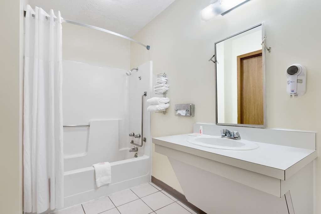Days Inn by Wyndham Concordia - photo 11