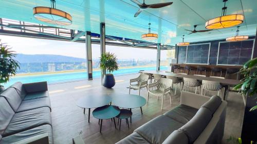 14 Mossaz skypool 5mins to 1U and Ikea atEmpire City by Light House — 4-Star Luxury Hotel in Petaling Jaya, Malaysia