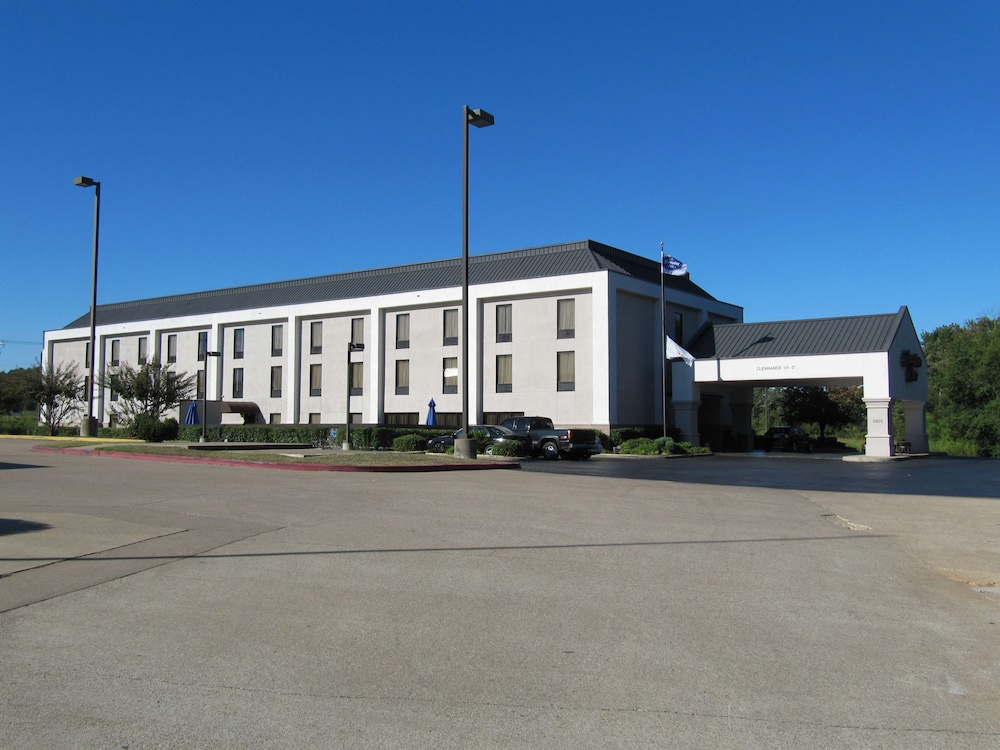 Hampton Inn Lindale Tyler - photo 37