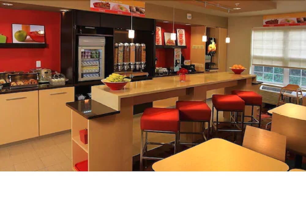 Towneplace Suites by Marriott East Lansing - photo 25
