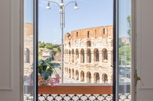 iFlat Unforgettable in front of Colosseum — 4-Star Luxury Hotel in Rome, Italy