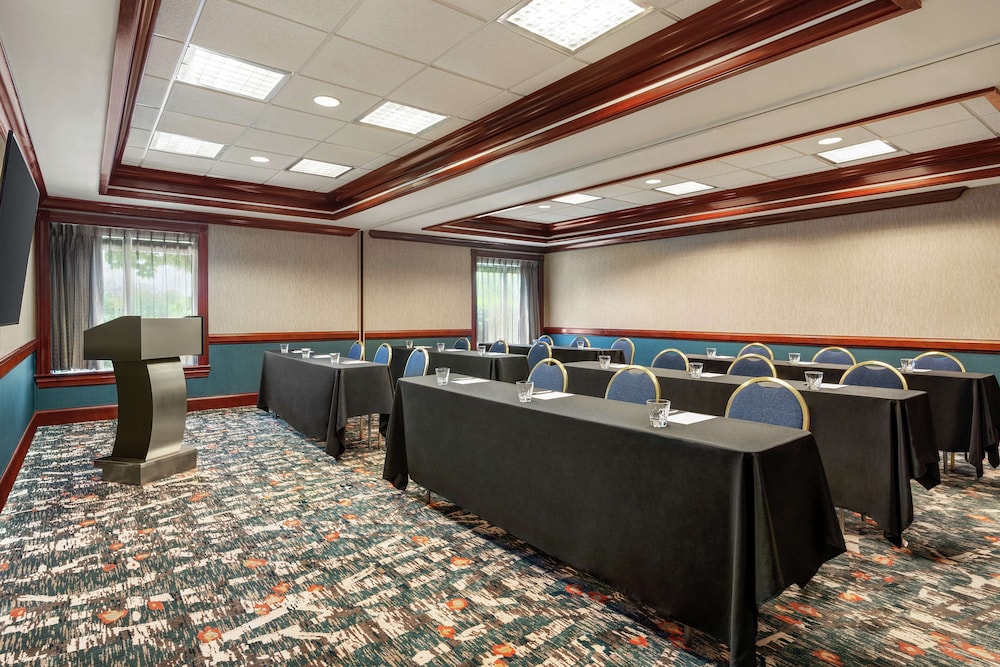 Hampton Inn Dulles Cascades - photo 35