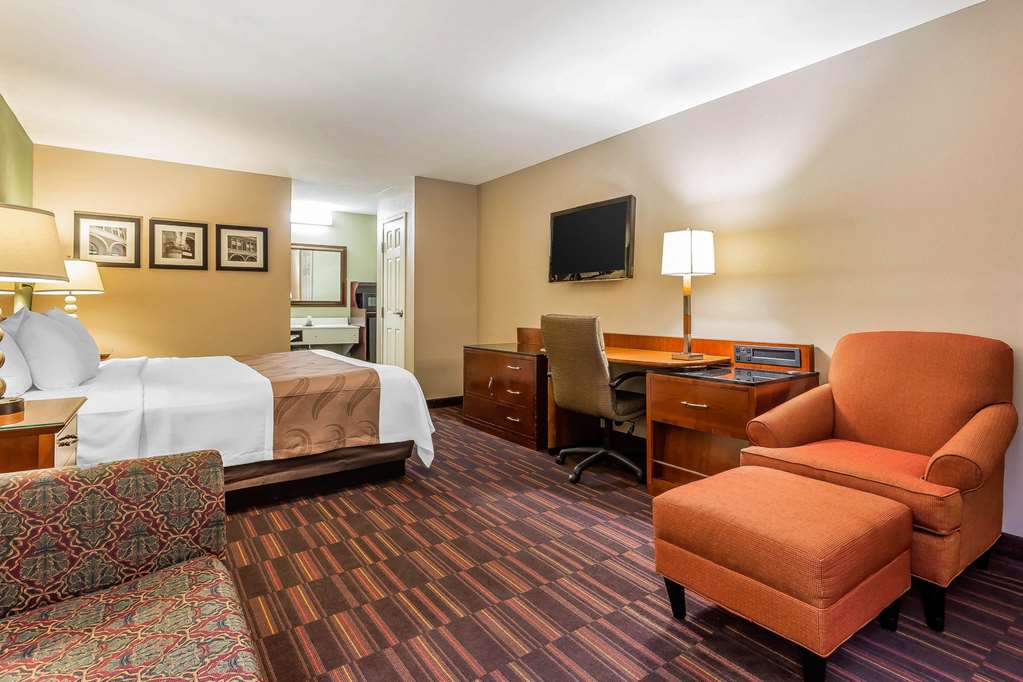 Quality Inn & Suites near Robins Air Force Base - photo 37
