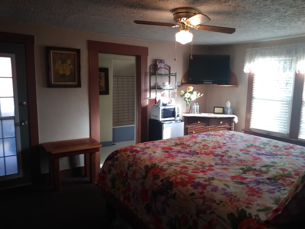 Historic Smith Hotel B&B - photo 7