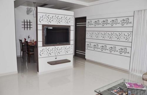 Peaceful Retreat 3BHK For six person — 4-Star Luxury Hotel in Vadodara, India