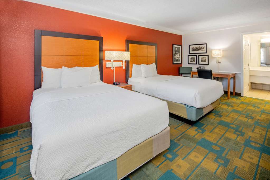 La Quinta Inn & Suites by Wyndham Irvine Spectrum - photo 24