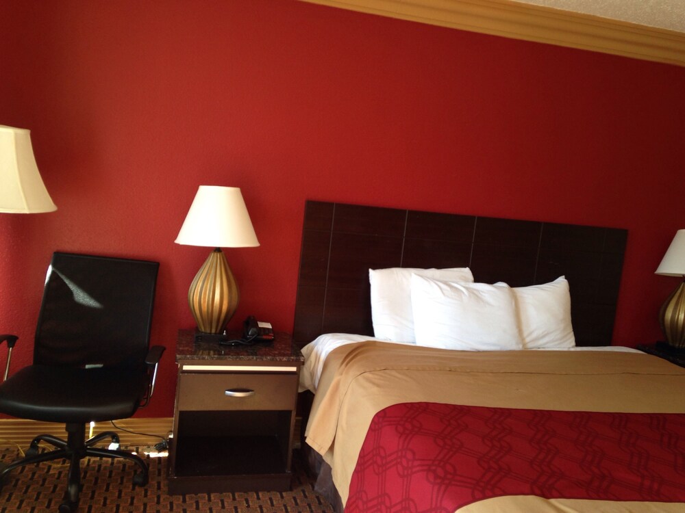 Parkway Inn of Birmingham - photo 5