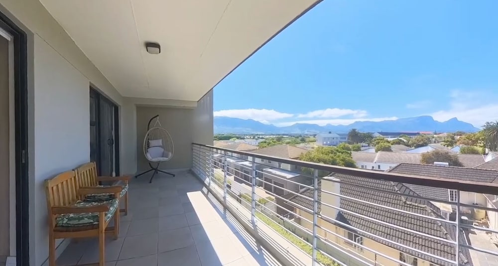 Immaculate 2 bed Apartment in Cape Town