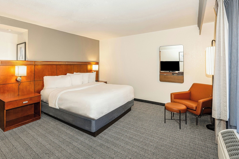 Courtyard by Marriott Wichita At Old Town - photo 10