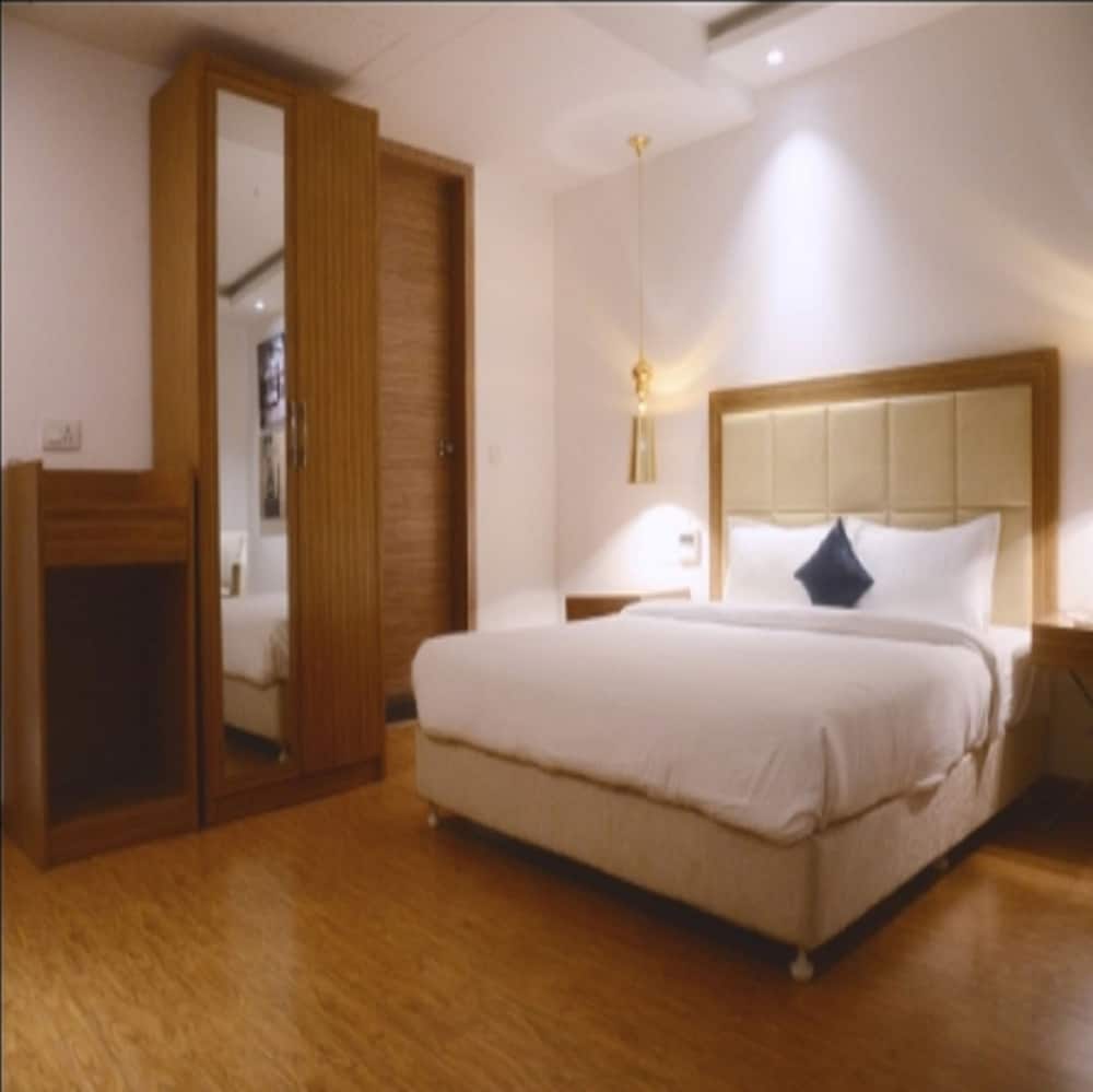 Hotel Amora — Raj-Nandgaon — photo 5