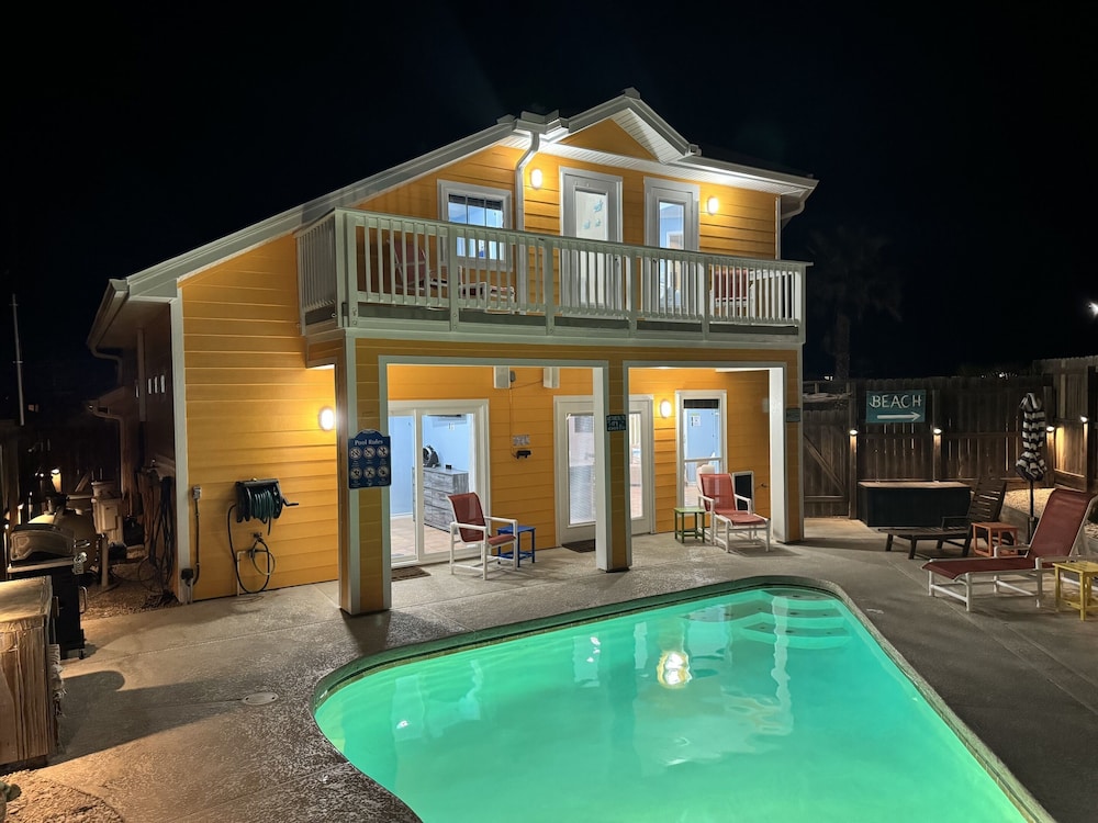 LaJuana Iguana by Silver Sands Vacation Rentals — 4-Star Luxury Hotel in Port Aransas, United States