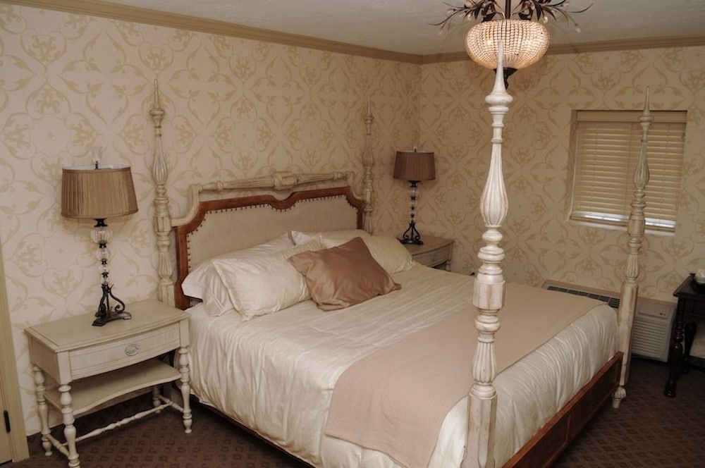 The Beaumont Inn - photo 12