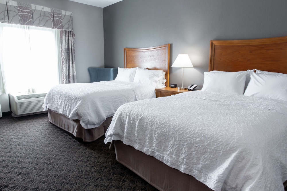 Hampton Inn & Suites Chesapeake Square Mall - photo 9