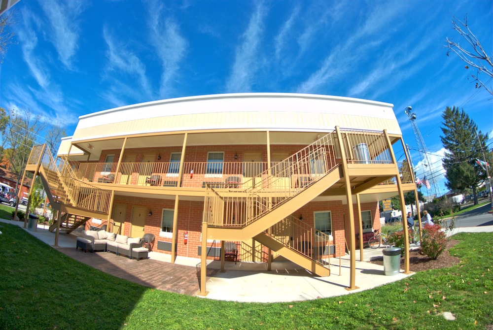 Put in Bay Victory Station Hotel in Sandusky, United States