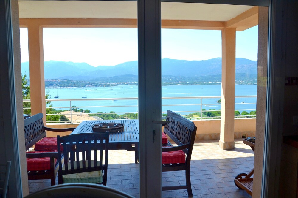 Villa with 4 Bedrooms in Porto Vecchio with Wonderful Sea View Enclo — 4-Star Luxury Hotel in Porto-Vecchio, France