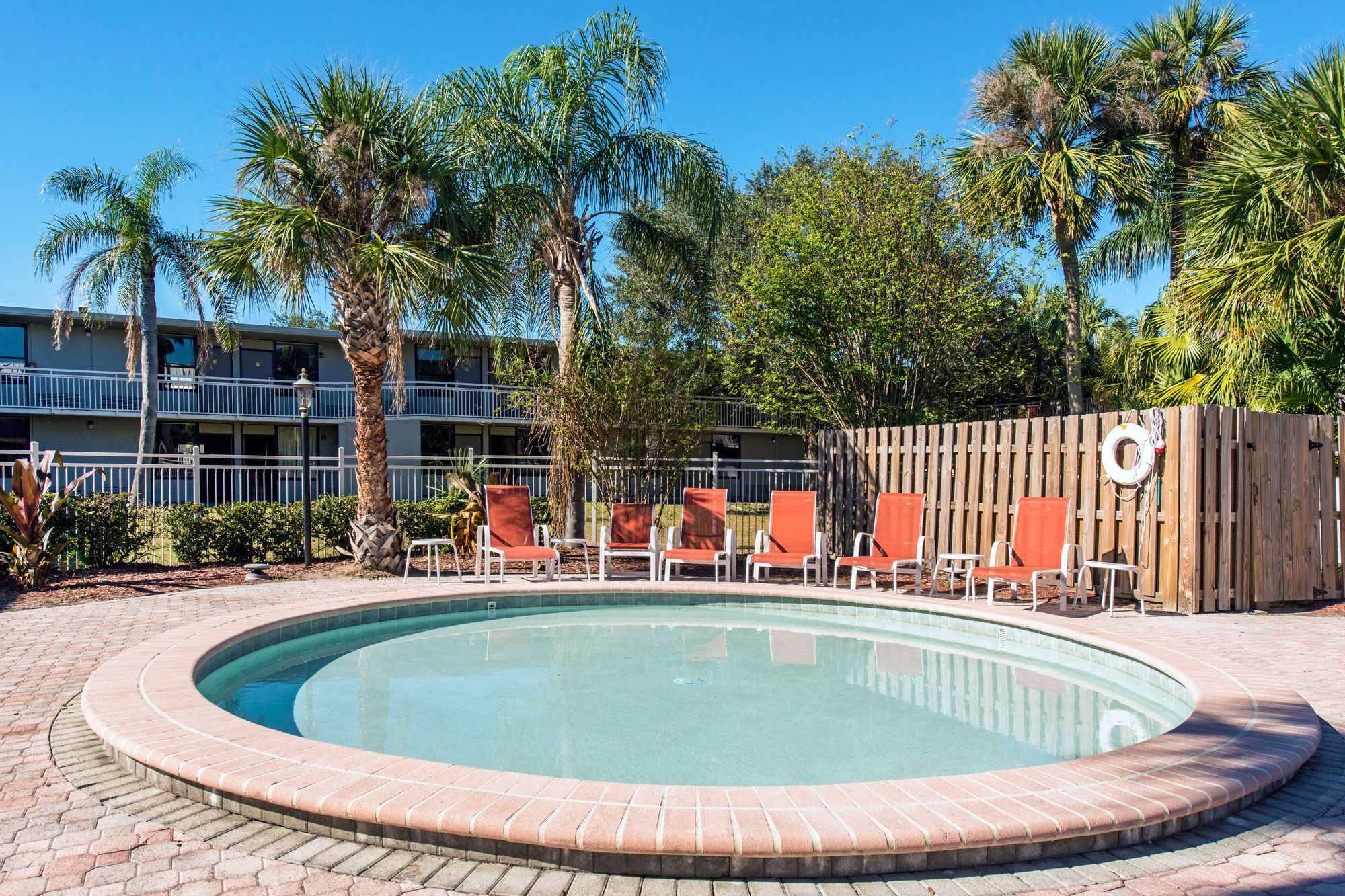 Econo Lodge Orlando Airport - photo 33
