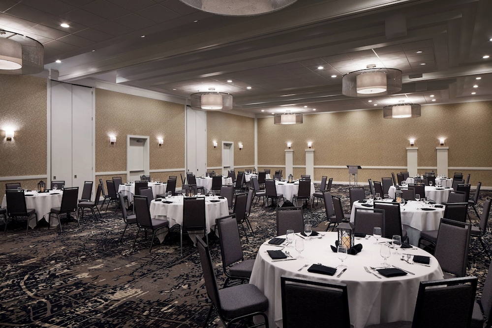 Sheraton Richmond Airport Hotel - photo 33