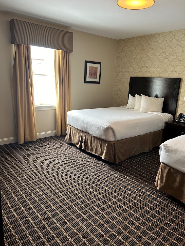 American Hotel - photo 16