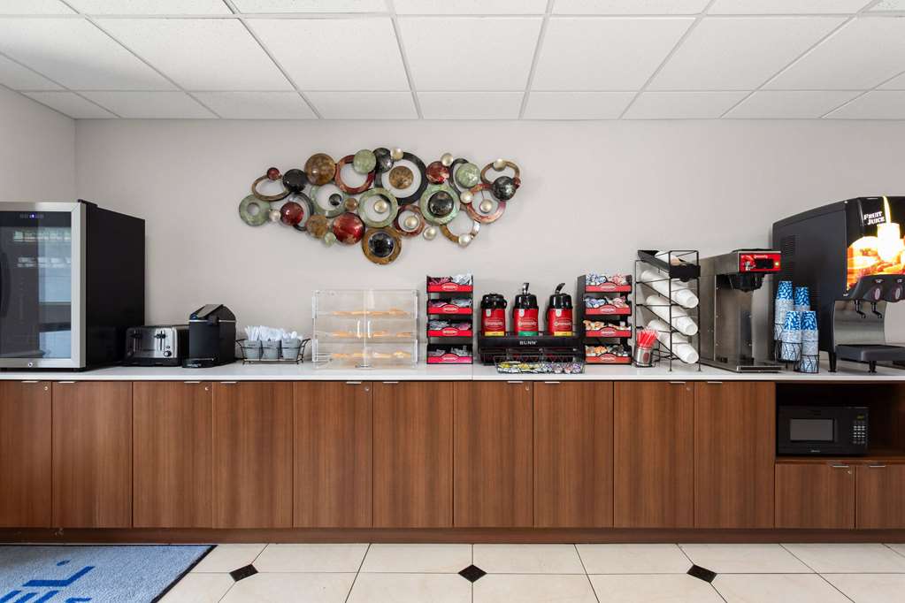 Microtel Inn & Suites by Wyndham Panama City - photo 14