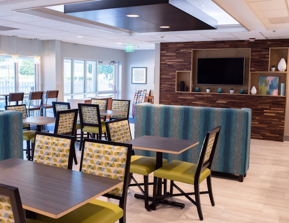 Holiday Inn Express Hotel & Suites Conover by IHG - photo 27