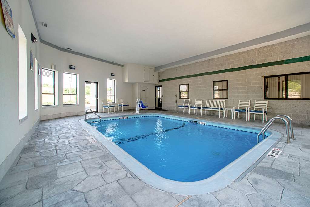 Quality Inn Near Six Flags St. Louis - photo 26